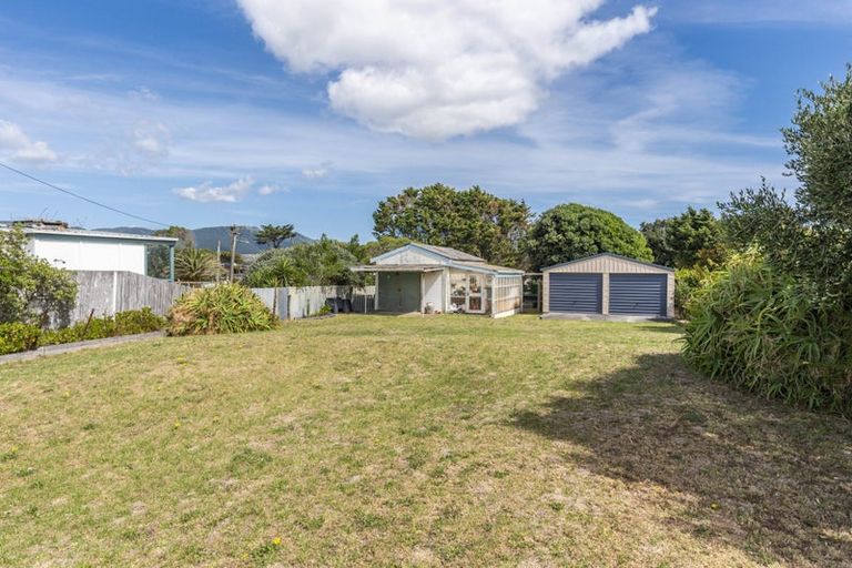 Photo of property in 337 Te Horo Beach Road, Te Horo Beach, Otaki, 5581