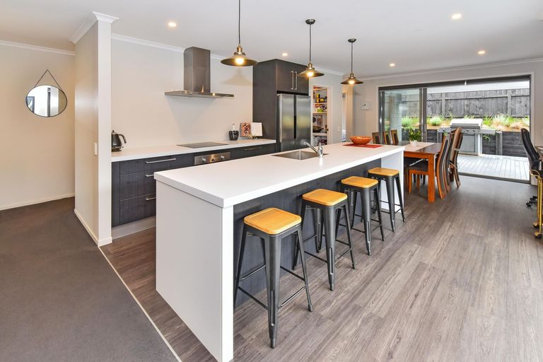 Photo of property in 16 Mcneish Place, Pokeno, 2402