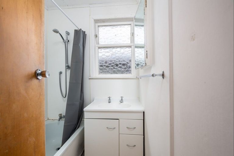 Photo of property in 75 Wrantage Street, Westown, New Plymouth, 4310