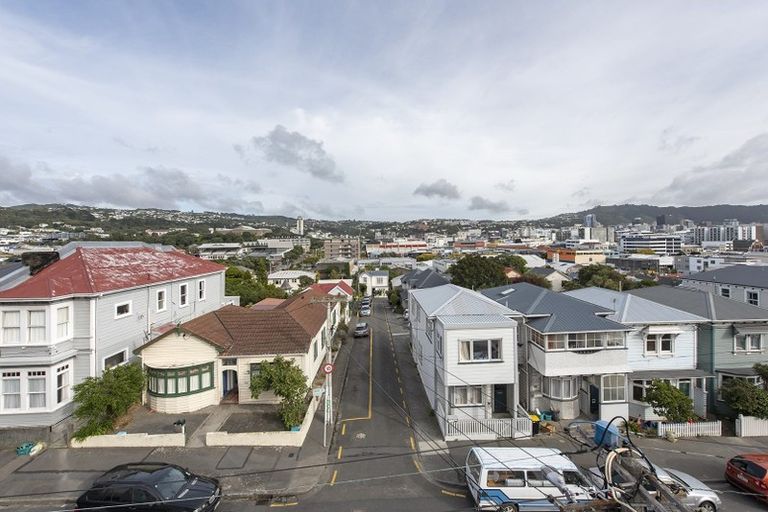 Photo of property in Ionian Flats, 123-125 Brougham Street, Mount Victoria, Wellington, 6011