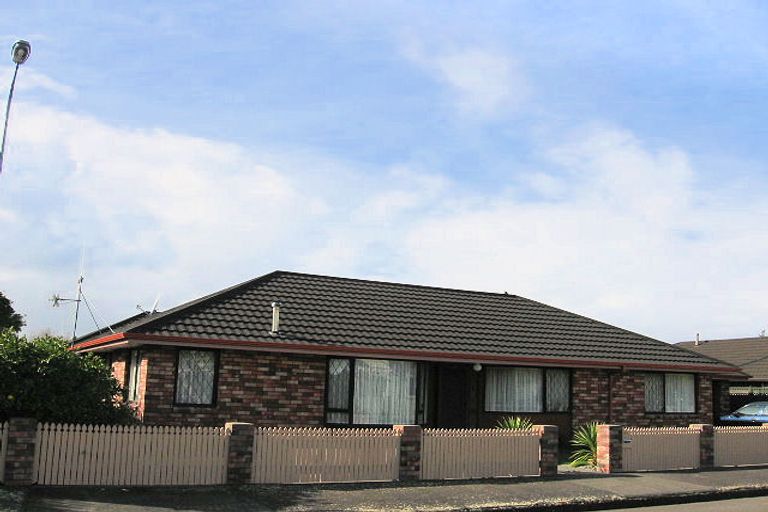 Photo of property in 2 Cremorne Avenue, Hokowhitu, Palmerston North, 4410