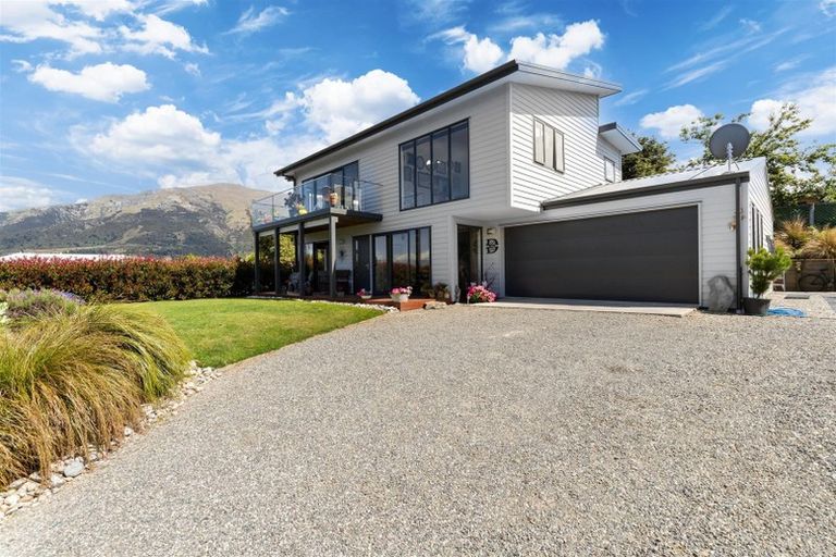 Photo of property in 7 Moraine Place, Lake Hawea, Wanaka, 9382