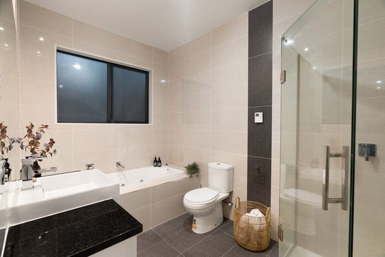 Photo of property in 43 Hornbill Drive, Fairview Heights, Auckland, 0632