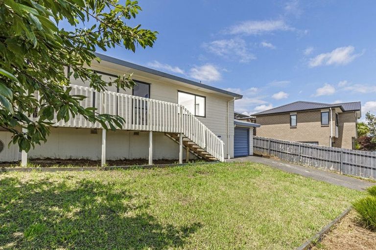 Photo of property in 2/48 Barbados Drive, Unsworth Heights, Auckland, 0632