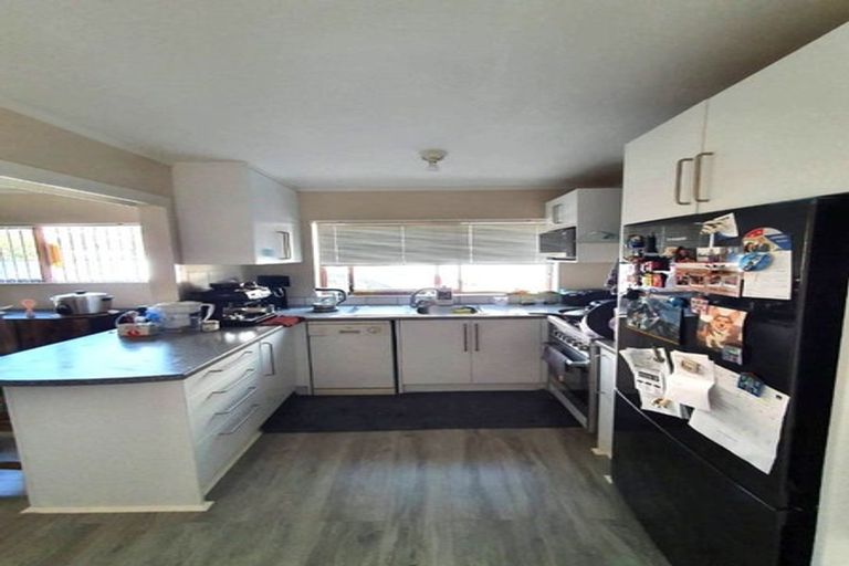 Photo of property in 2/42 Prince Regent Drive, Half Moon Bay, Auckland, 2012
