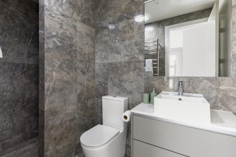 Photo of property in 33 Alps View Place, Lake Hayes, Queenstown, 9304