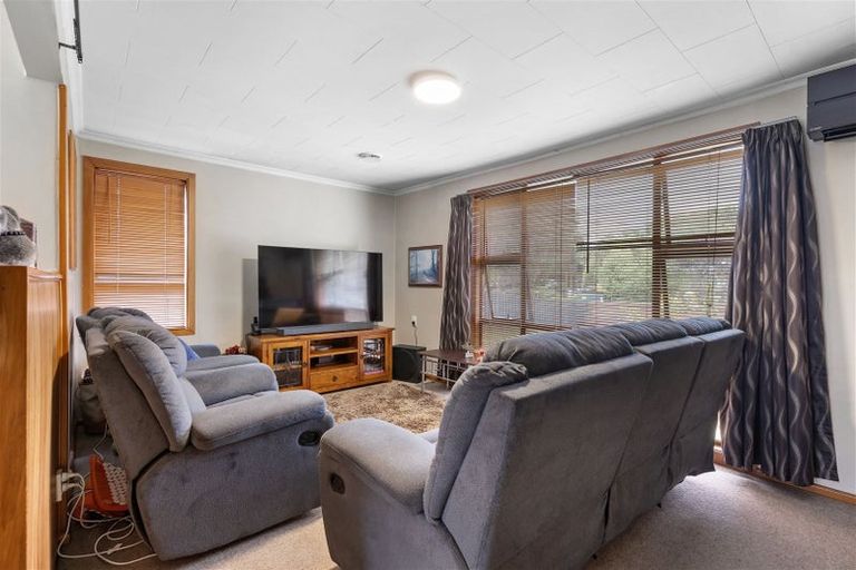 Photo of property in 35 Dunedin Street, Redwood, Christchurch, 8051