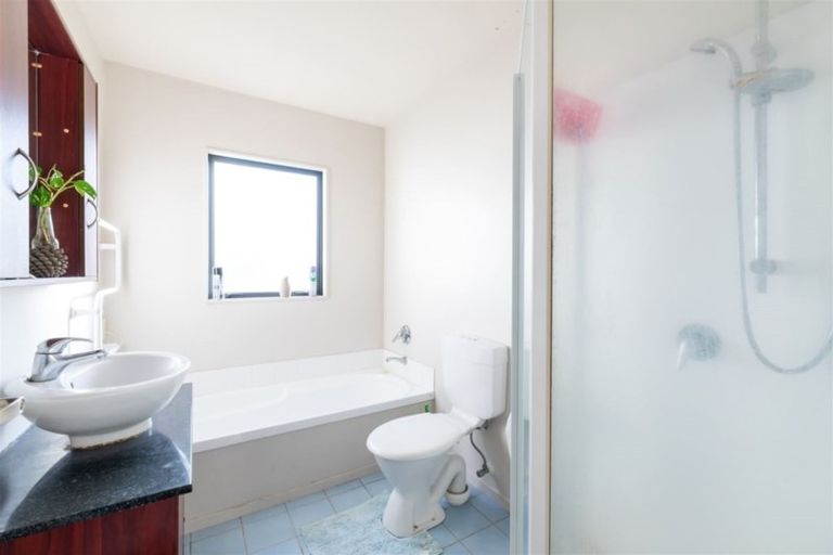 Photo of property in 17 Rakich Place, Henderson, Auckland, 0612