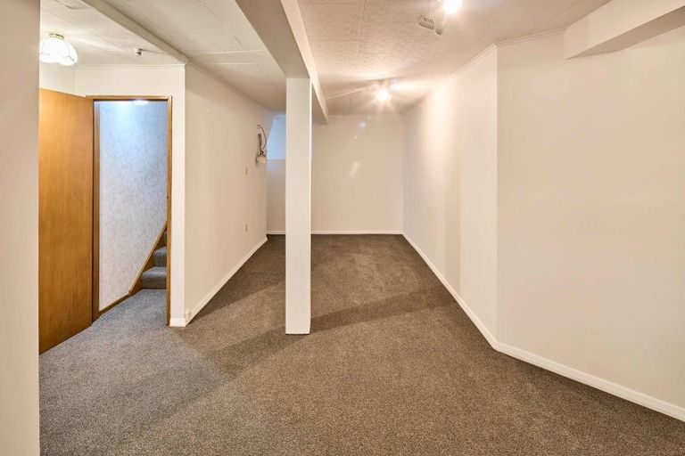 Photo of property in 16 Clematis Grove, Maungaraki, Lower Hutt, 5010