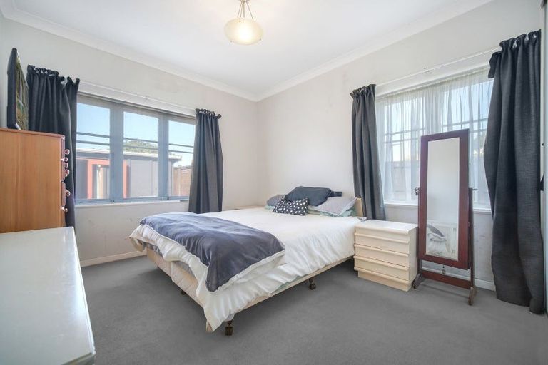 Photo of property in 1 Kingswood Road, Papatoetoe, Auckland, 2025