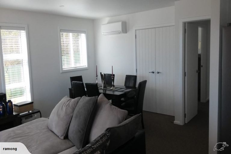 Photo of property in 104a Glanmire Road, Newlands, Wellington, 6037