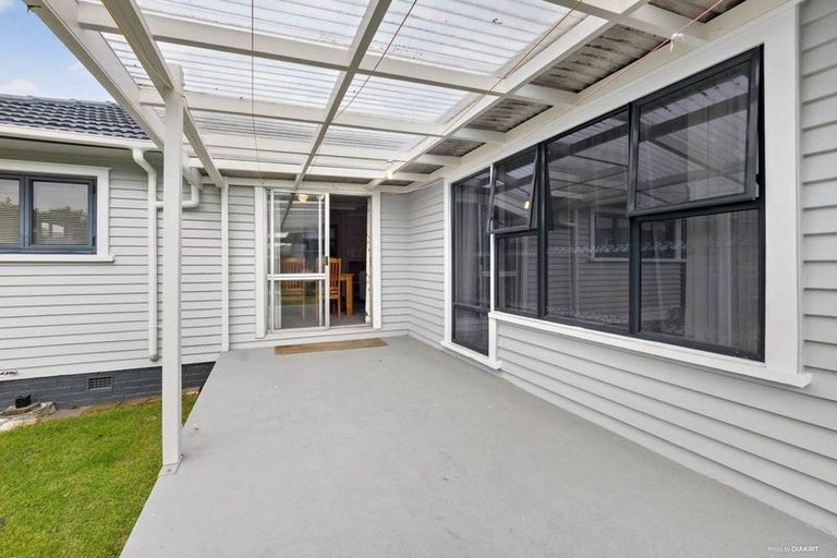 Photo of property in 61 Taikata Road, Te Atatu Peninsula, Auckland, 0610