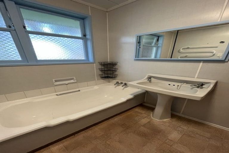 Photo of property in 51a Mana View Road, Paremata, Porirua, 5026