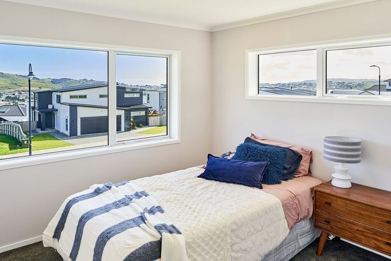 Photo of property in 113 Queen Charlotte Drive, Aotea, Porirua, 5024