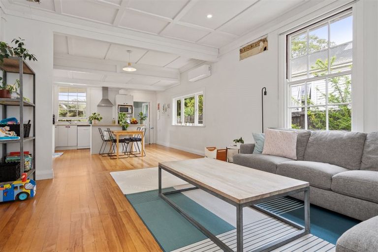 Photo of property in 3 Moore Street, Leamington, Cambridge, 3432