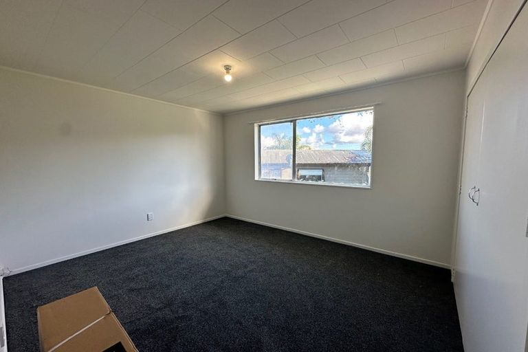 Photo of property in 4 Garton Drive, Massey, Auckland, 0614