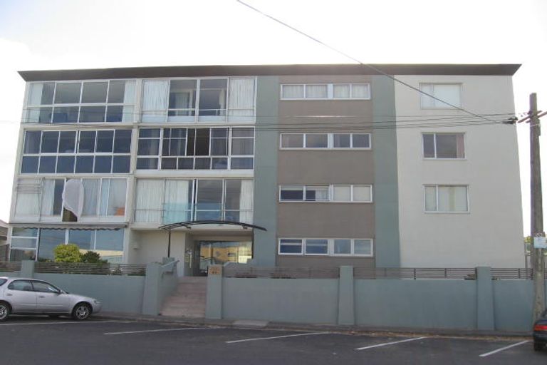 Photo of property in Seaview Apartments, 15/64 Milford Road, Milford, Auckland, 0620