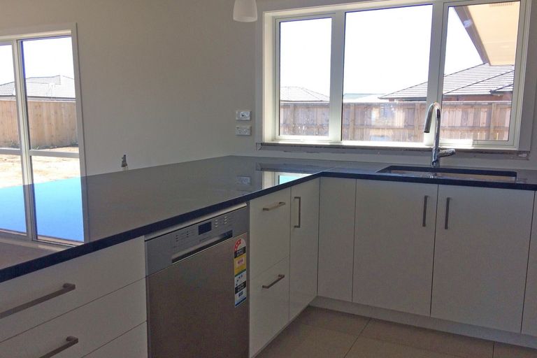 Photo of property in 4 Austin Reid Avenue, Carterton, 5713