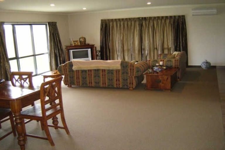 Photo of property in 23 Gandalf Crescent, Paraparaumu, 5032