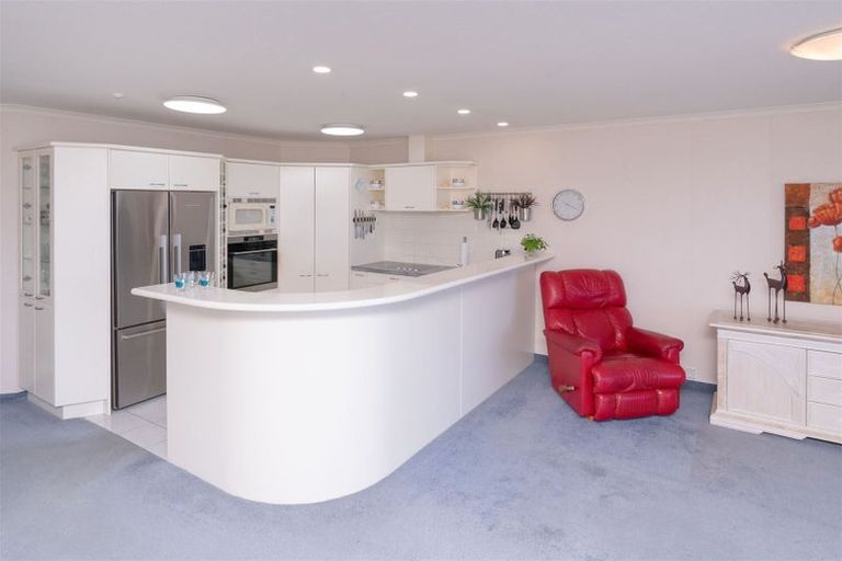 Photo of property in Ocean Apartments, 44-46 Marine Parade, Paraparaumu Beach, Paraparaumu, 5032