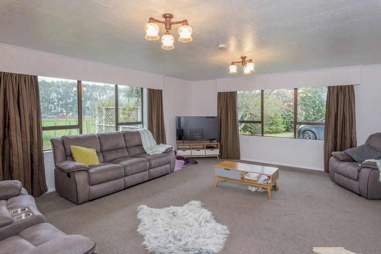 Photo of property in 292 Heatherlea Road East, Levin, 5571