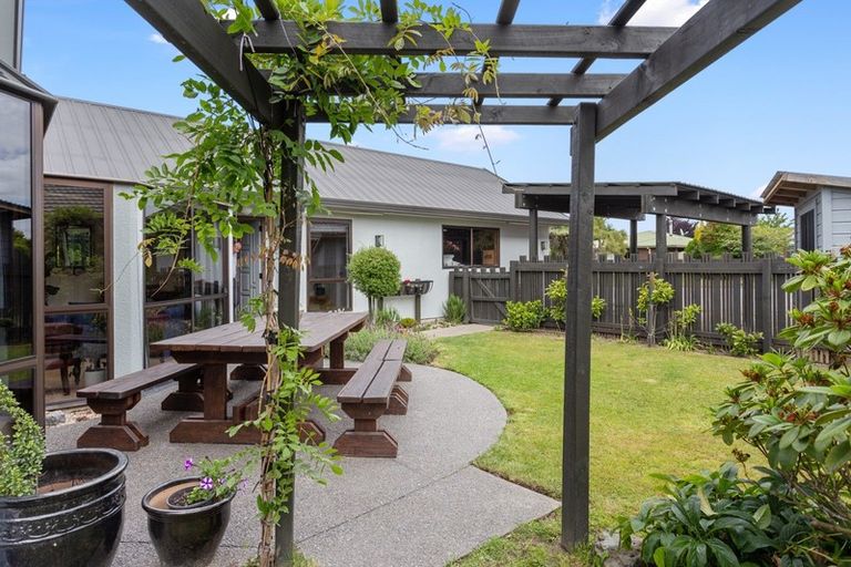 Photo of property in 6 Grove Place, Rangiora, 7400