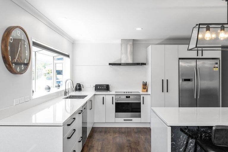 Photo of property in 29 Rutherford Drive, Waikanae Beach, Waikanae, 5036