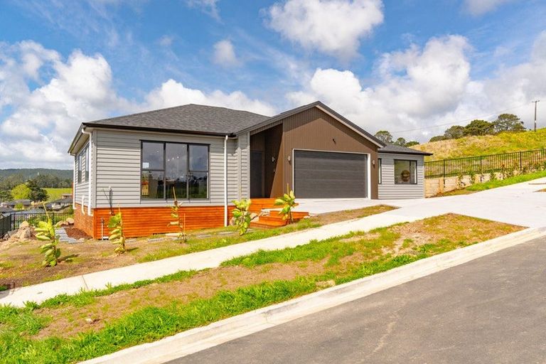 Photo of property in 27 Mahi Road, Helensville, 0800