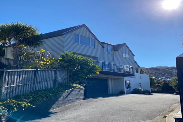 Photo of property in 16 Cavalry Close, Crofton Downs, Wellington, 6035