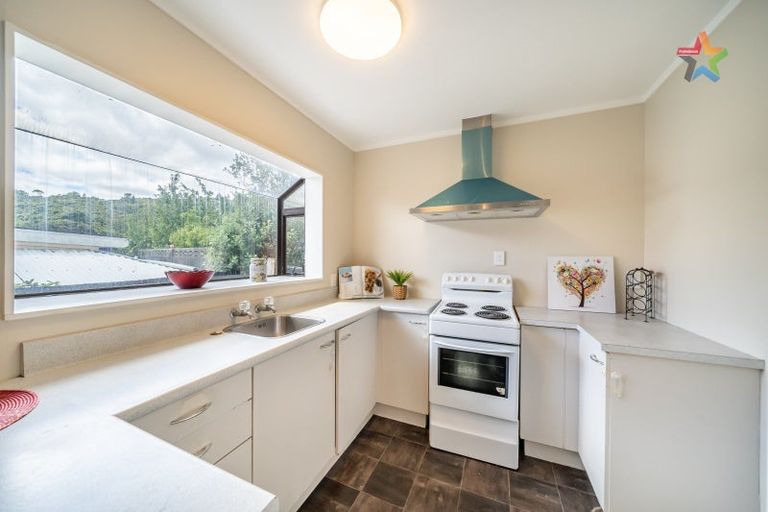 Photo of property in 2/33 Hay Street, Naenae, Lower Hutt, 5011