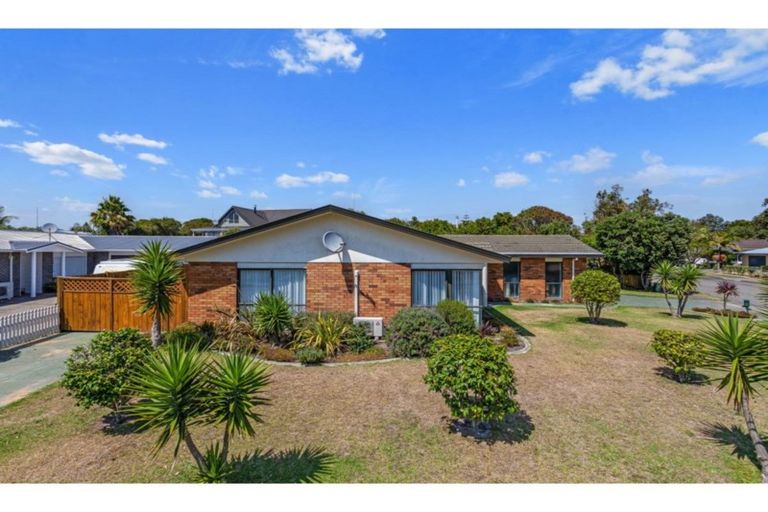 Photo of property in 1 The Glebe, Coastlands, Whakatane, 3120