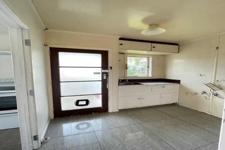 Photo of property in 6 Fairdene Avenue, Henderson, Auckland, 0610