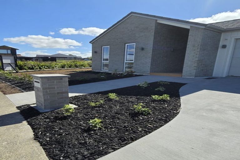 Photo of property in 20 Arohaina Avenue, Karaka, 2124