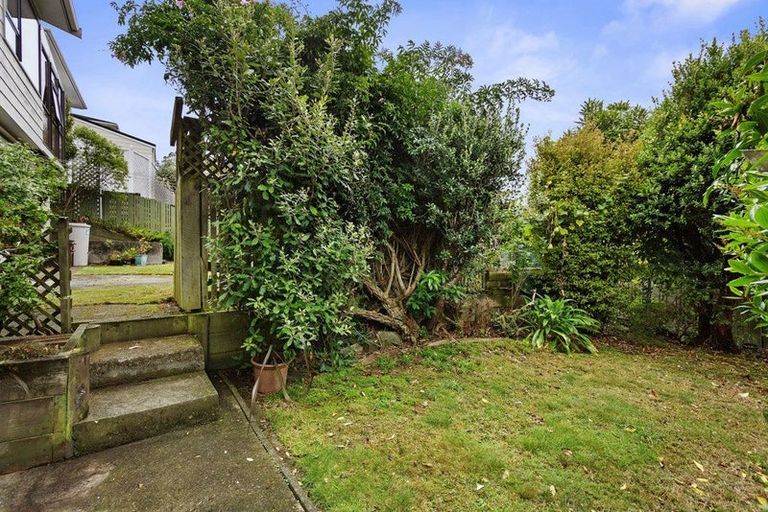 Photo of property in 78 Victory Crescent, Tawa, Wellington, 5028