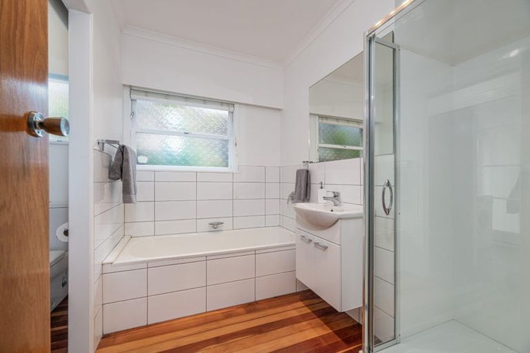 Photo of property in 40 Divich Avenue, Te Atatu South, Auckland, 0610