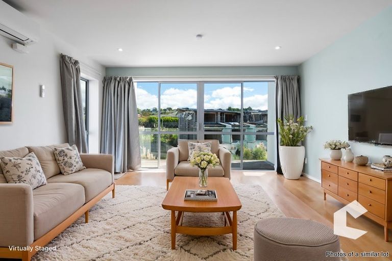 Photo of property in 5/10 Vinifera Place, Fairview Heights, Auckland, 0632
