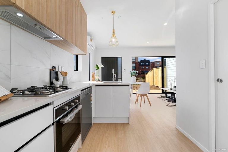 Photo of property in 14a Picturesque Drive, Flat Bush, Auckland, 2019