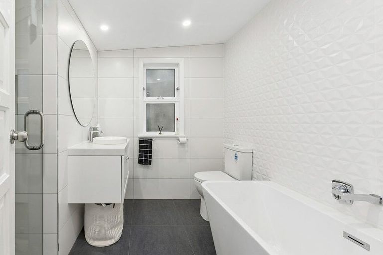 Photo of property in 55 Ranui Crescent, Khandallah, Wellington, 6035