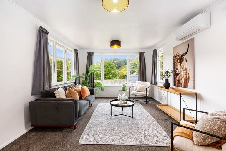 Photo of property in 16 Rintoul Grove, Stokes Valley, Lower Hutt, 5019