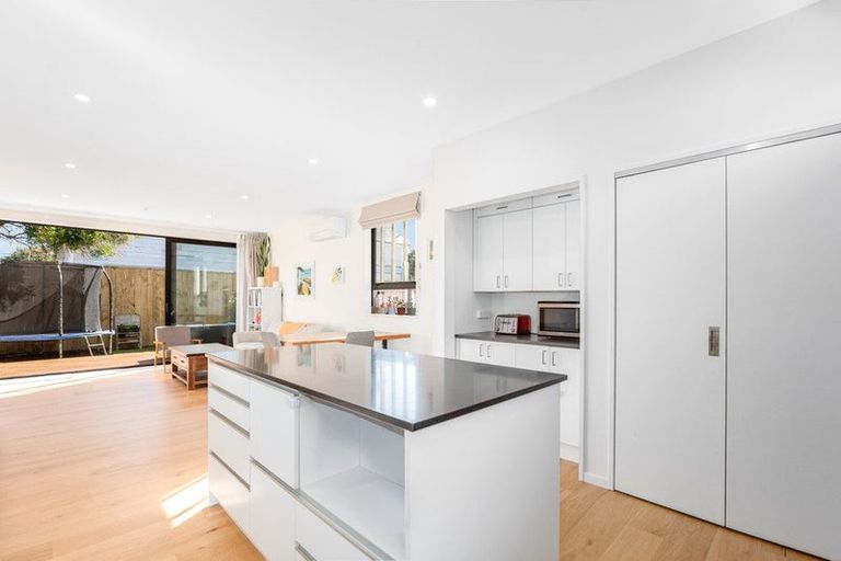 Photo of property in 16a Inglis Street, Seatoun, Wellington, 6022