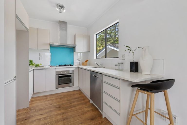 Photo of property in 1/22 Simon Ellice Drive, Bayview, Auckland, 0629