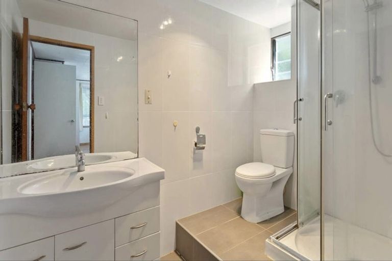 Photo of property in 20 Linwood Avenue, Forrest Hill, Auckland, 0620