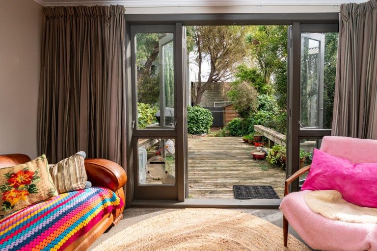 Photo of property in 19 Moir Street, Mount Victoria, Wellington, 6011