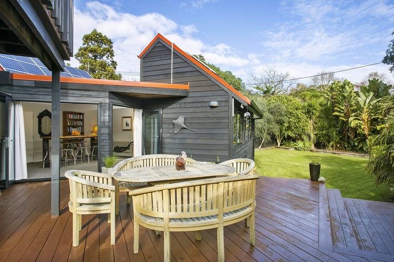 Photo of property in 37 Korotaha Terrace, Rothesay Bay, Auckland, 0630