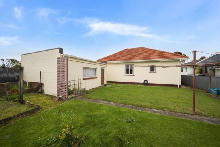 Photo of property in 13 Selwyn Street, Lower Vogeltown, New Plymouth, 4310