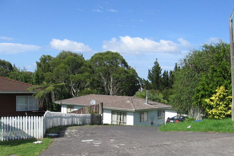 Photo of property in 5 Fernhaven Place, Massey, Auckland, 0614