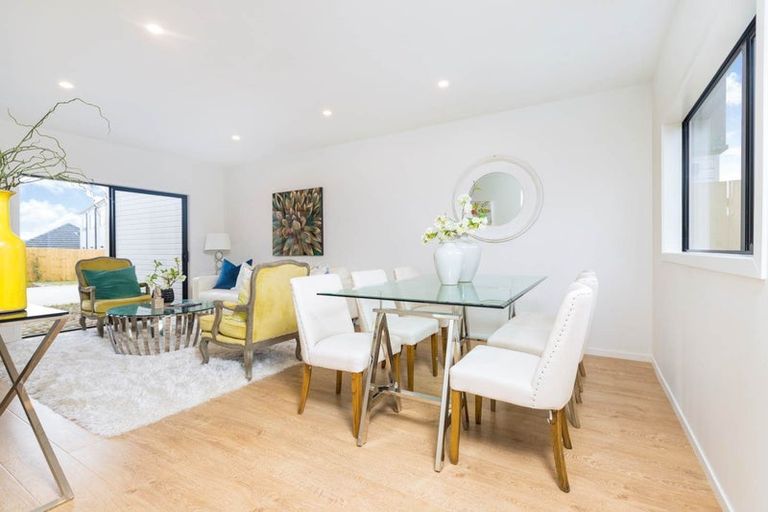 Photo of property in 14 Korama Lane, New Lynn, Auckland, 0600
