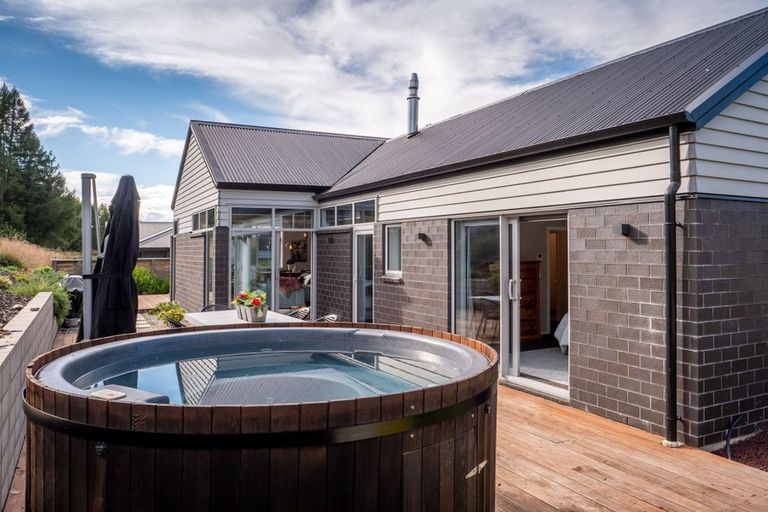 Photo of property in 12 Morepork Way, Arthurs Point, Queenstown, 9371