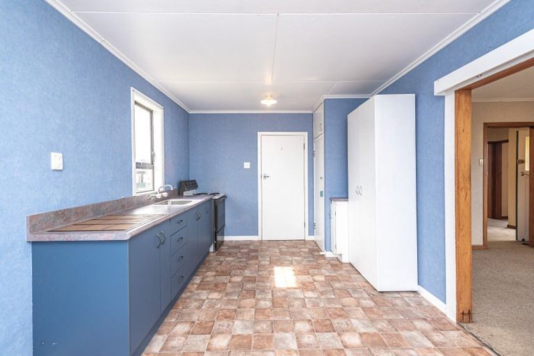 Photo of property in 2 Arawa Place, Castlecliff, Whanganui, 4501