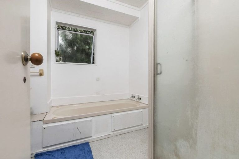 Photo of property in 8a Nutsey Avenue, Northcote, Auckland, 0627